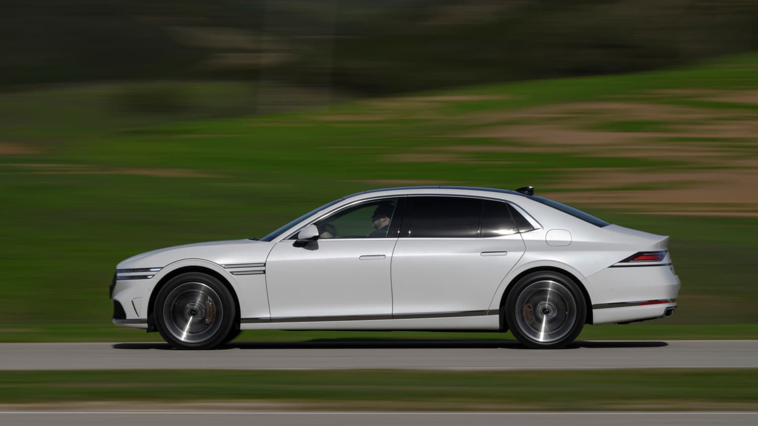 Seitenansicht eines Genesis G90