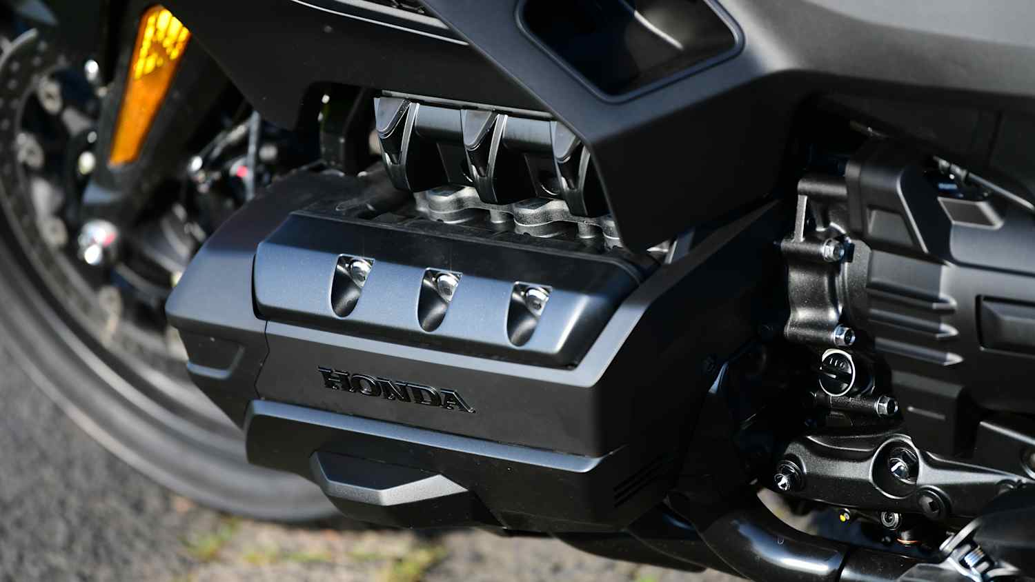 Detailaufnahme des Motors einer Honda Goldwing.