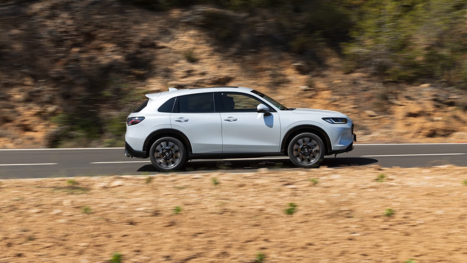 Die Honda ZR V fahrend von der Seite
