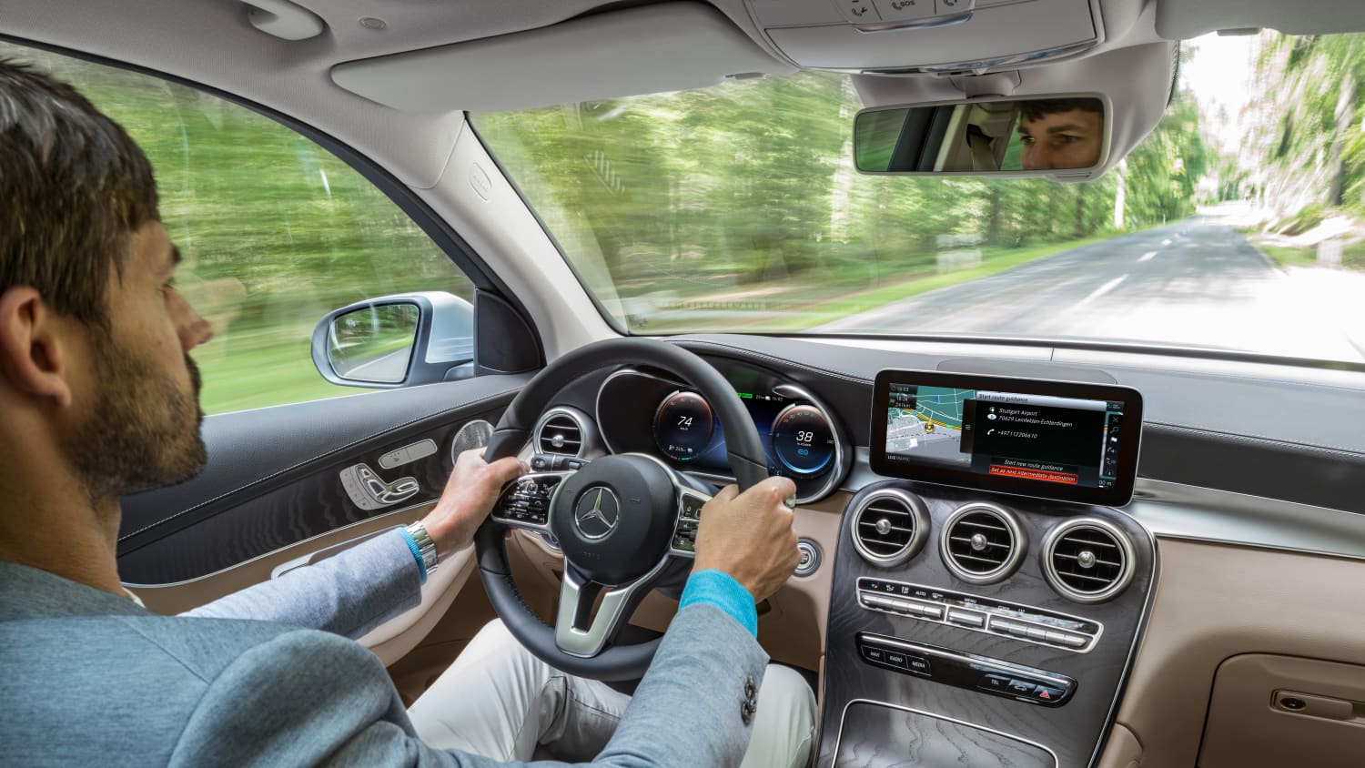 Cockpit eines Mercedes GLC F-Cell 2019