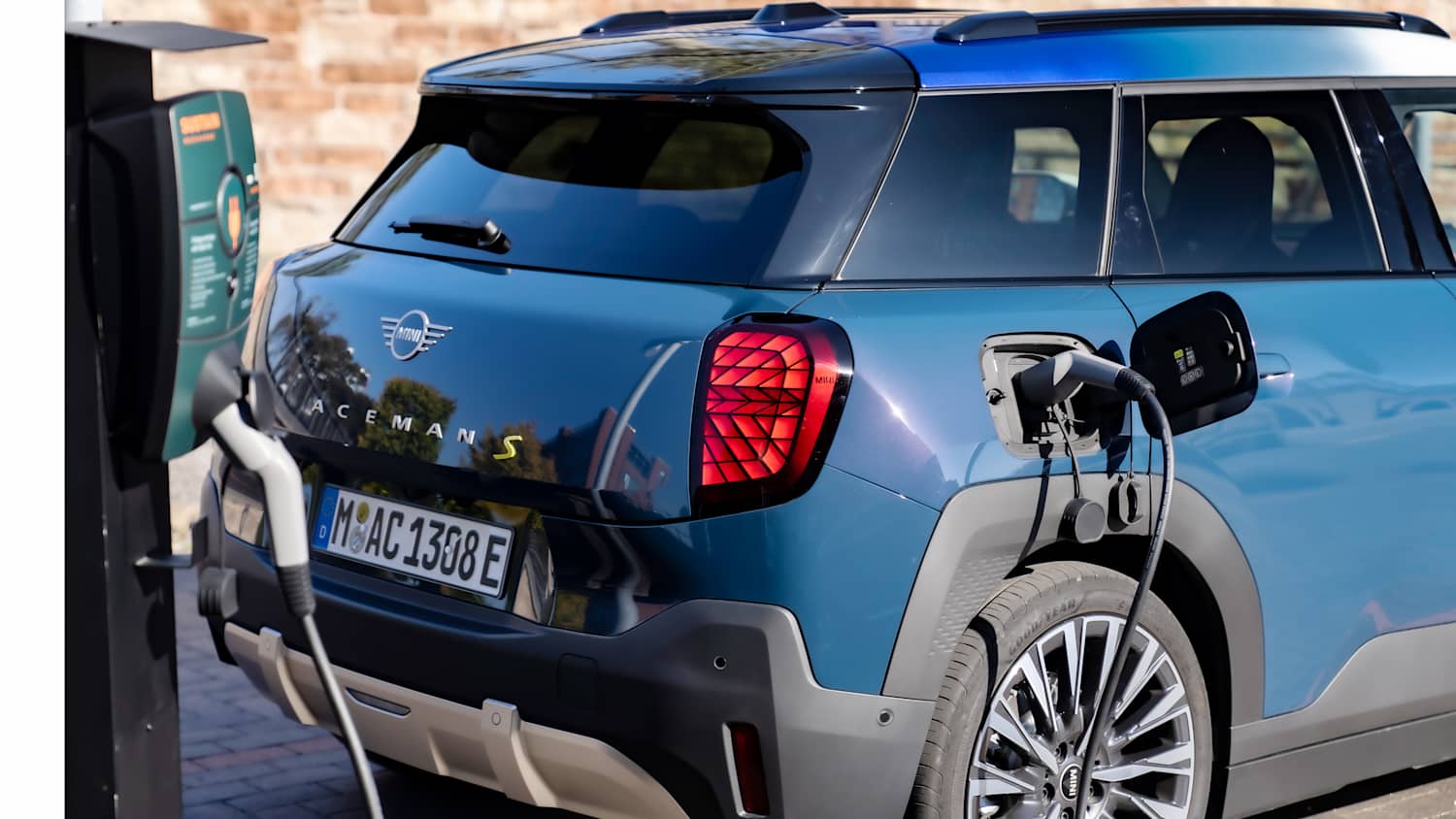 Mini Aceman am Laden