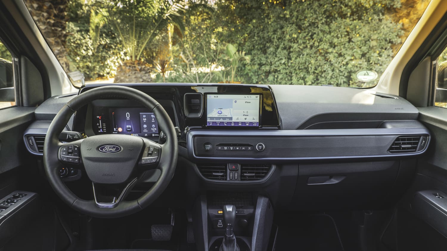 Cockpit des Ford Tourneo Courier