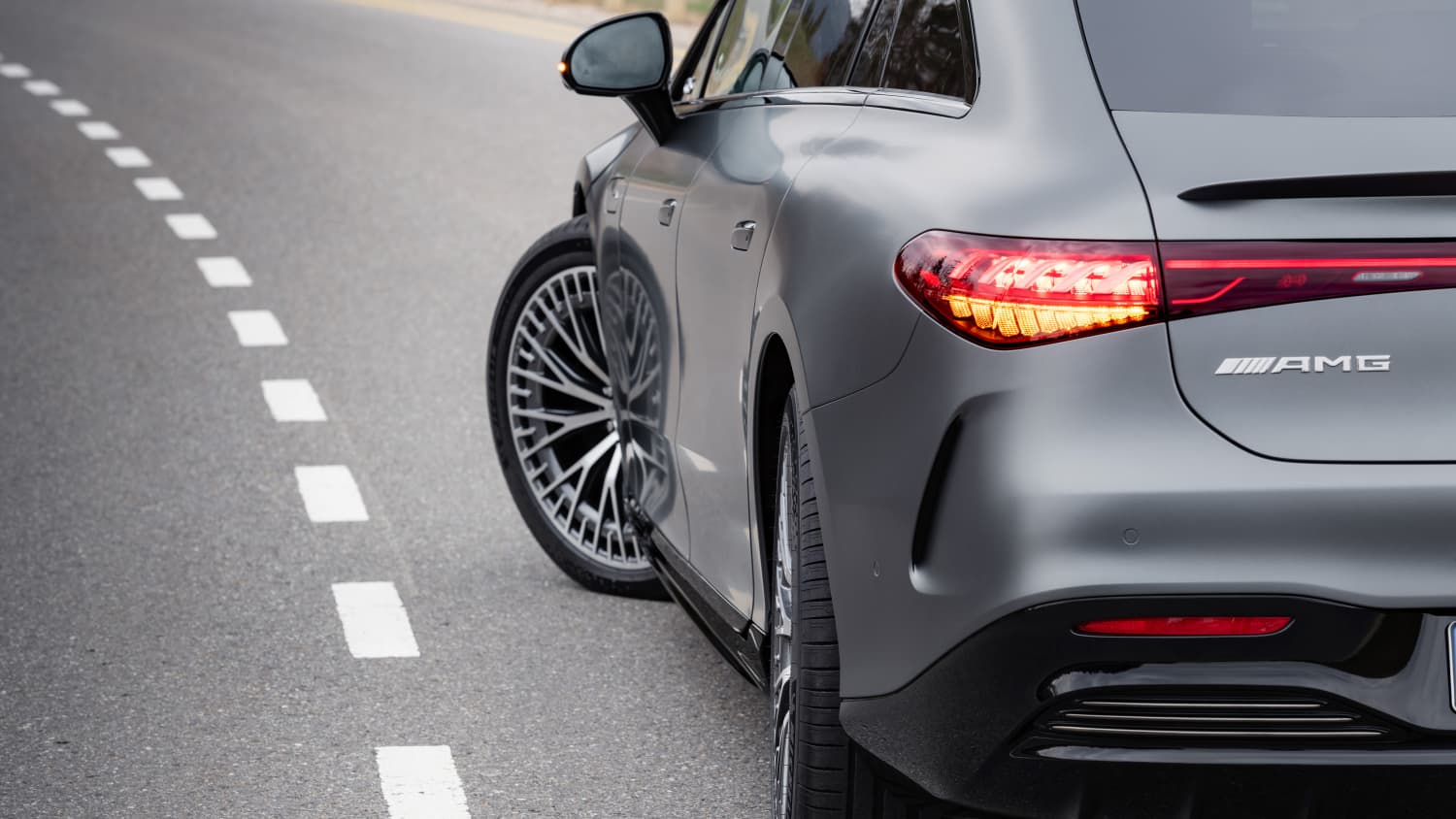 Heck eines stehenden Mercedes EQS