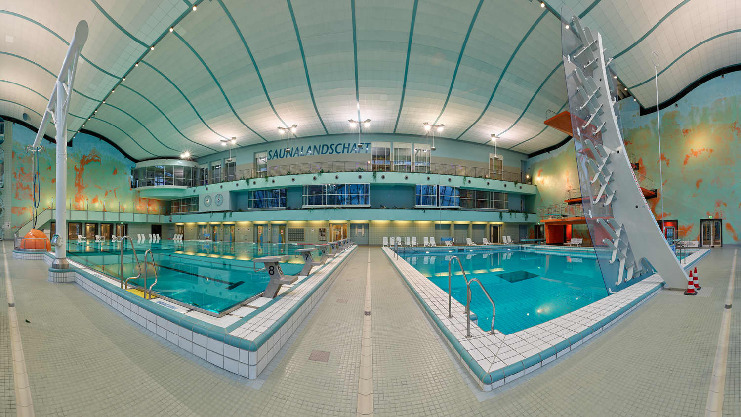 Schwimmbecken im Agrippabad