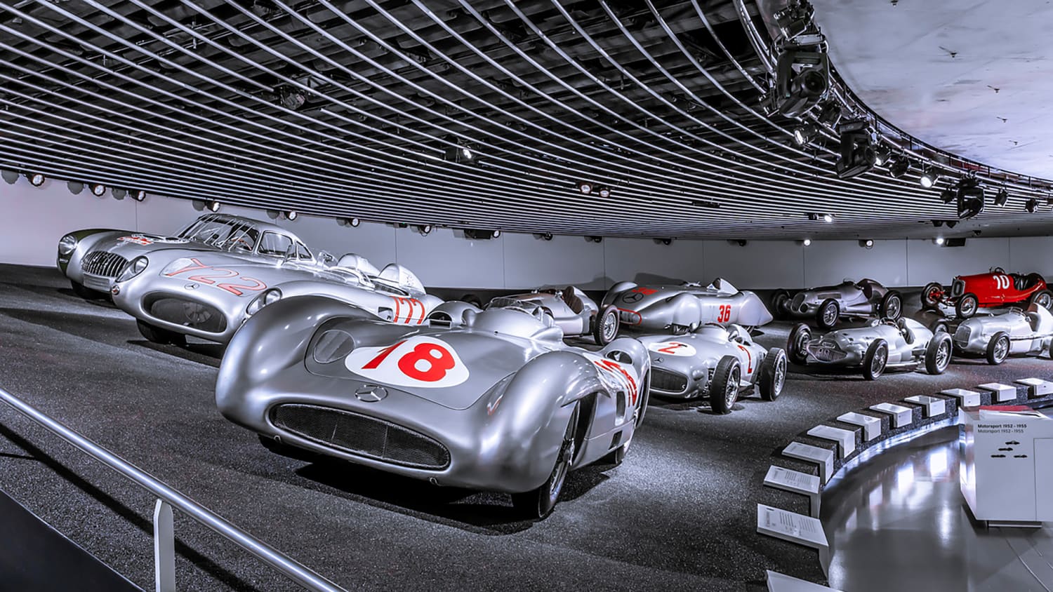 Ausstellung im Mercedes Benz Museum in Stuttgart
