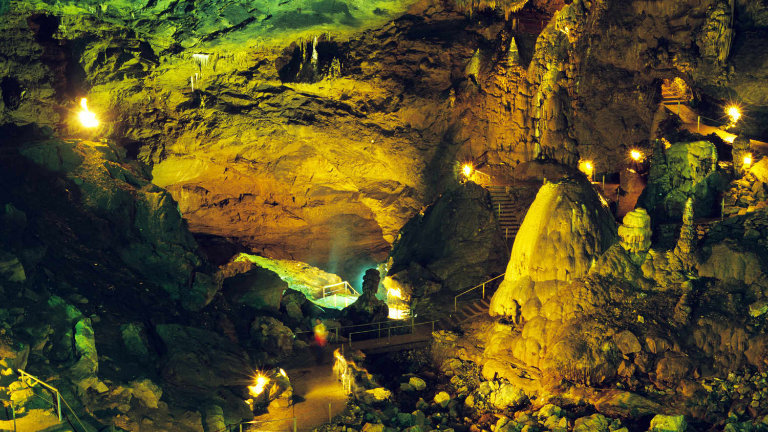 Im Inneren der Tropfsteinhöhle Lurgrotte in der Steiermark