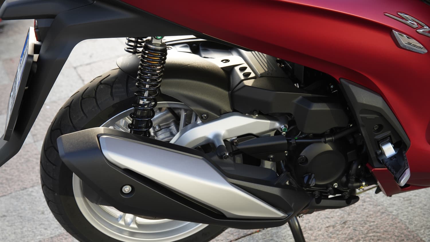 Die Honda SH 350i in rot