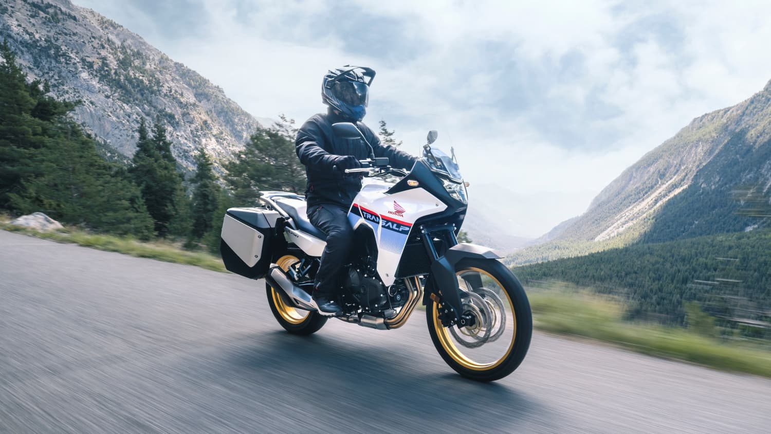 Seitenansicht der Honda XL750 Transalp