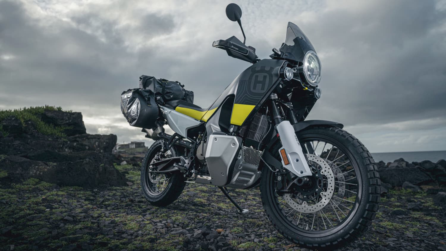 Die Norden 901 von Husqvarna stehend seitlich zu sehen