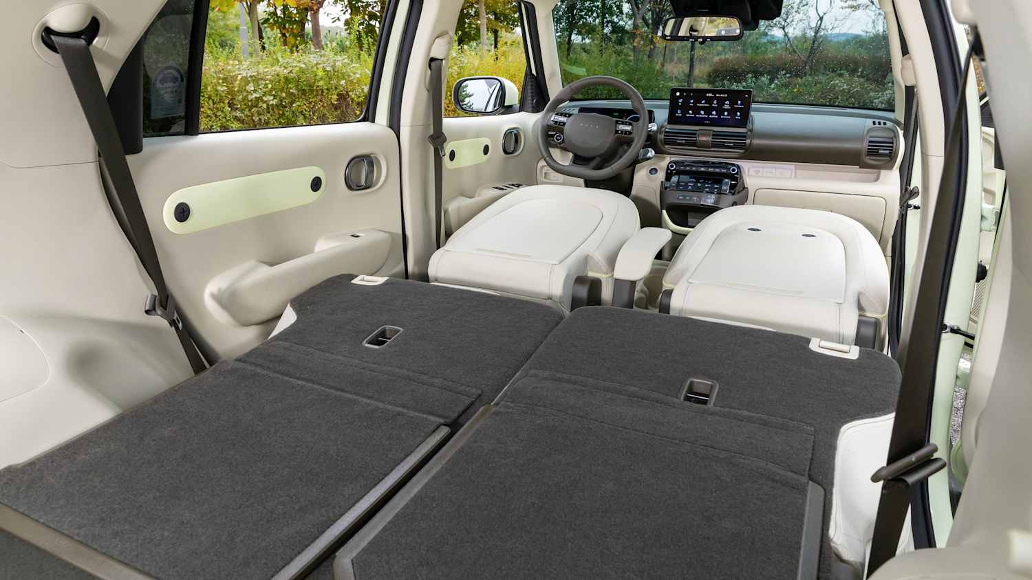 Umgeklappte Sitze im Hyundai Inster
