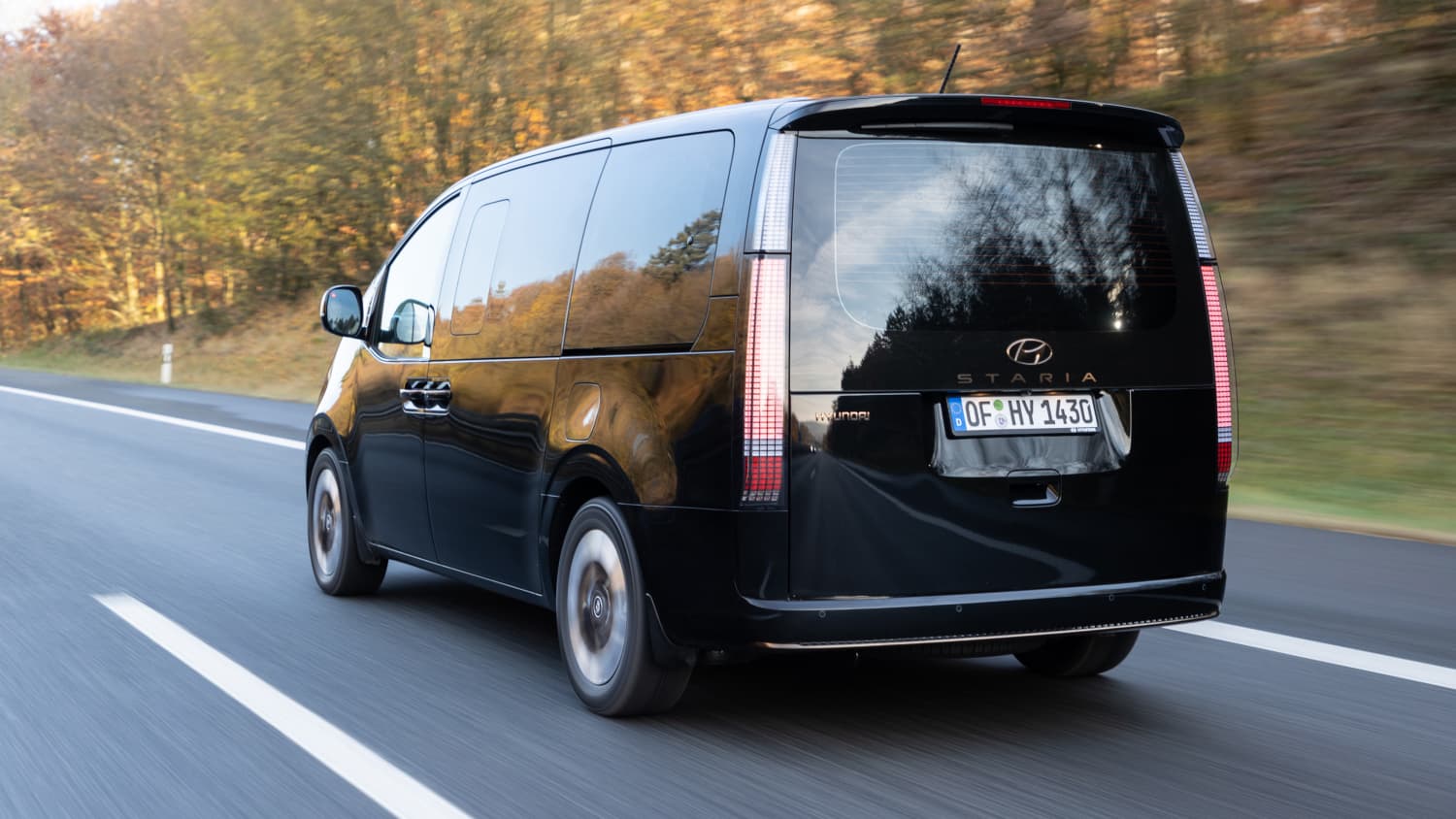 Heckansicht eines Hyundai Staria
