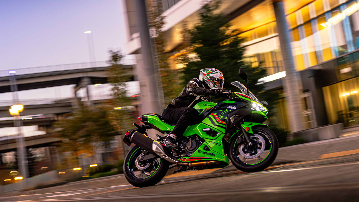 Aufnahme der fahrenden Kawasaki Ninja 500 SE