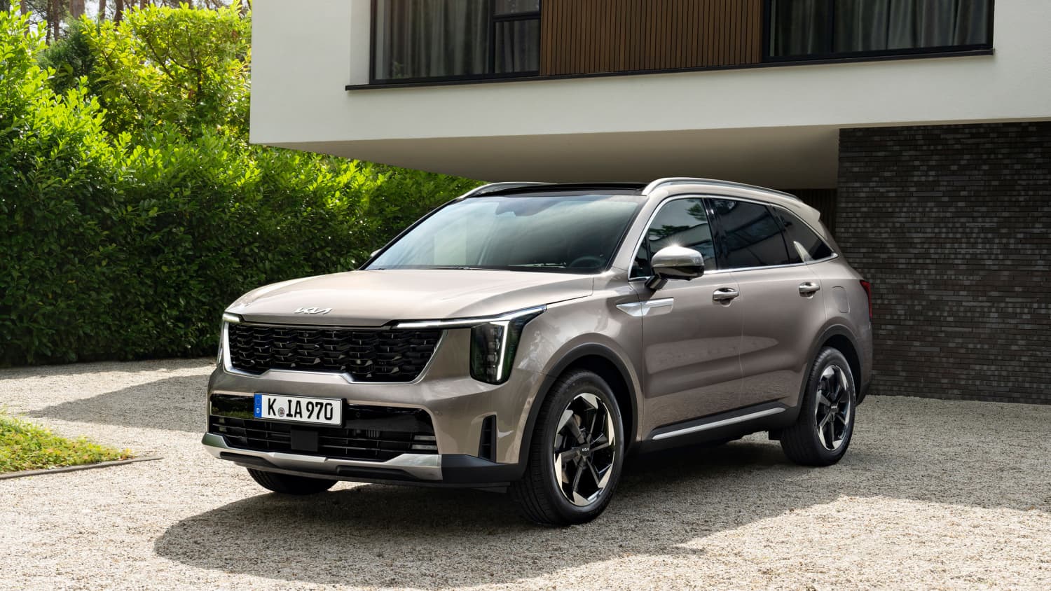 Front und Seitenansicht eines Kia Sorento nach Facelift