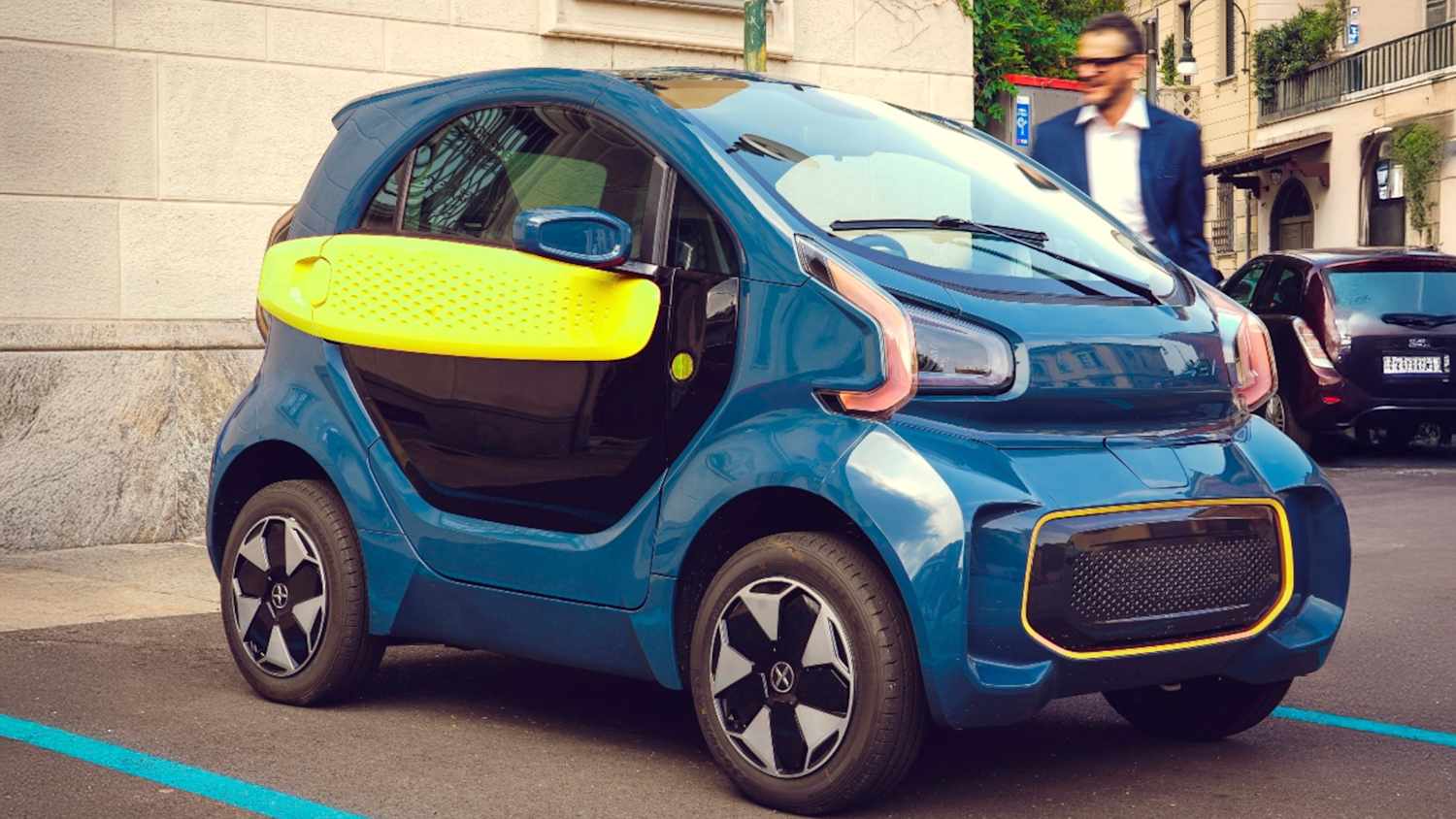 Front und Seitenansicht eines stehenden XEV Yoyo