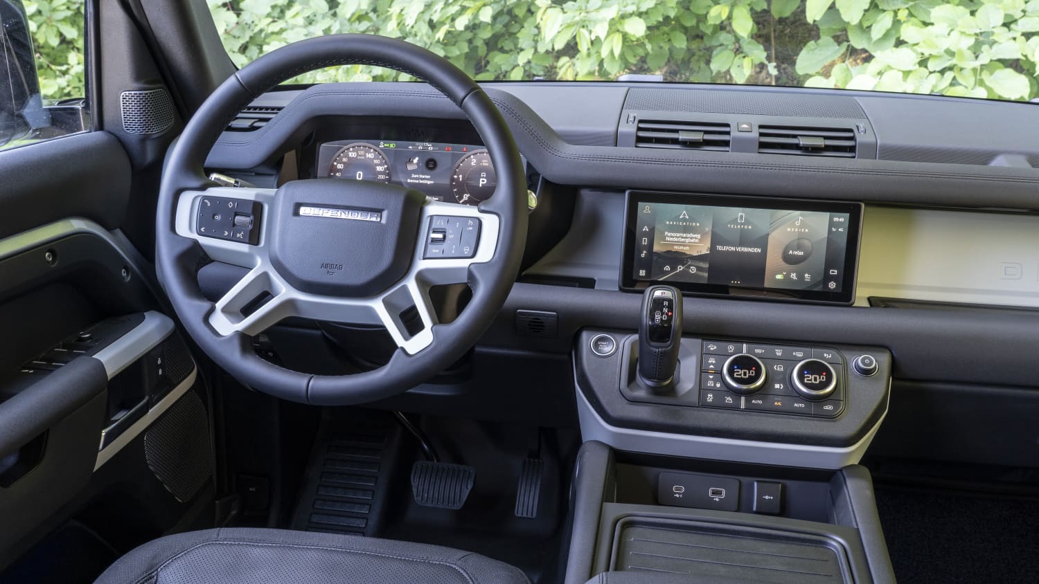 Cockpit des Land Rover Defender