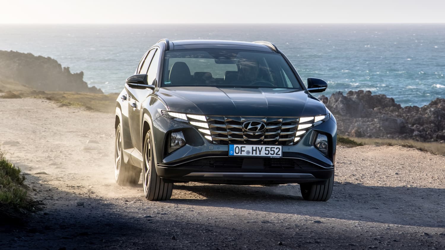 Frontansicht eines fahrenden Hyundai Tucson