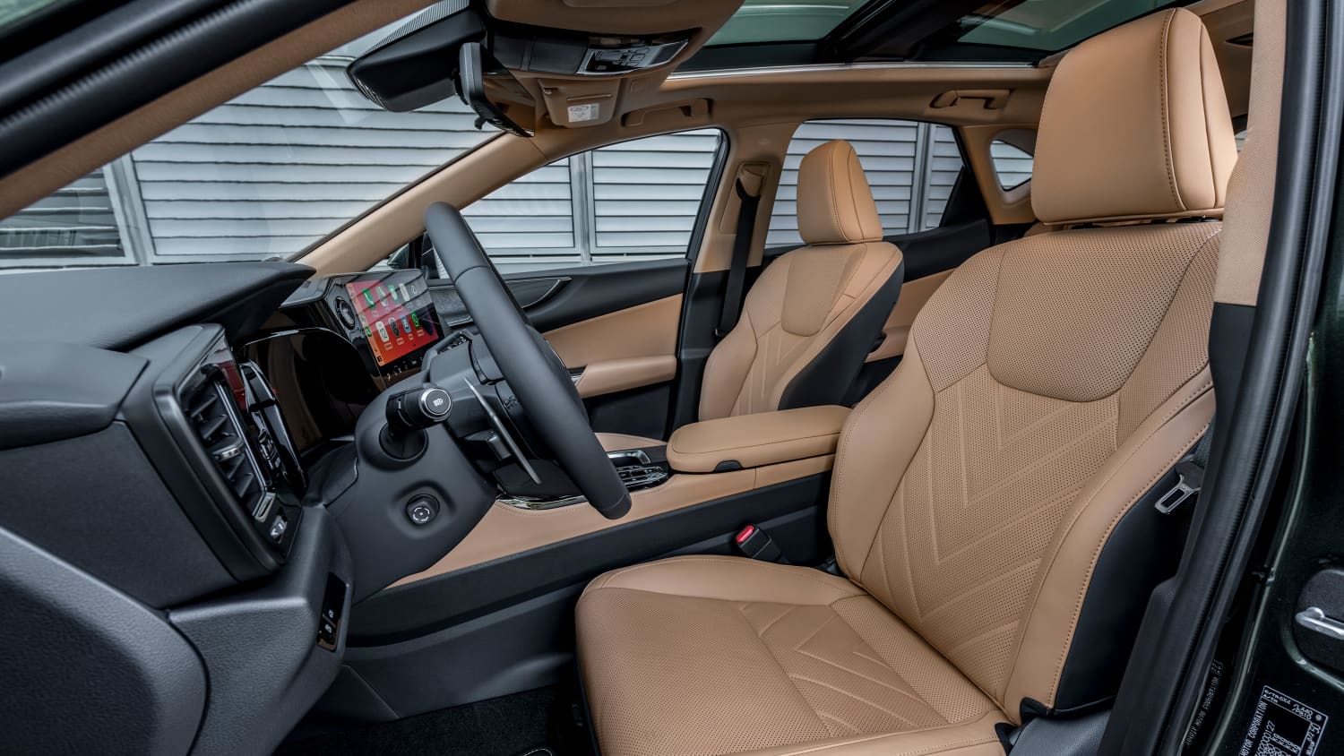 Vordersitze und Cockpit des Lexus NX350h