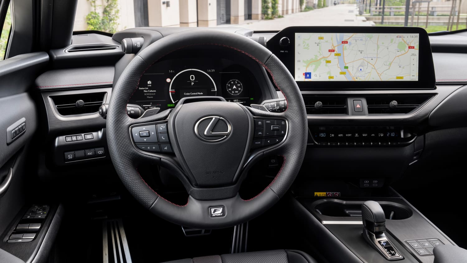 Cockpit des Lexus UX nach Facelift