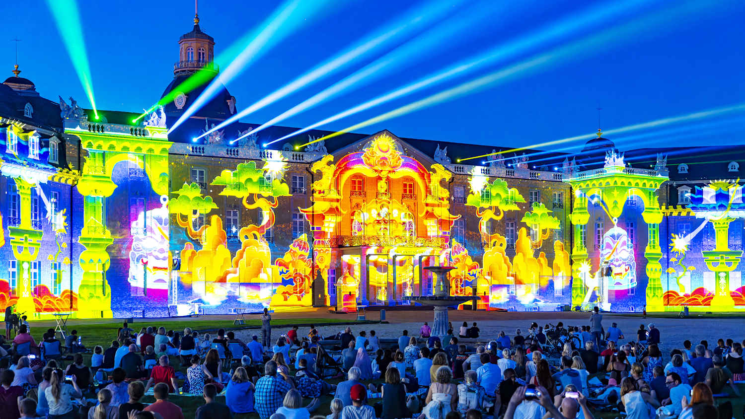 Aufname der Lichtershow der Schlosslichtspiele in Karlsruhe