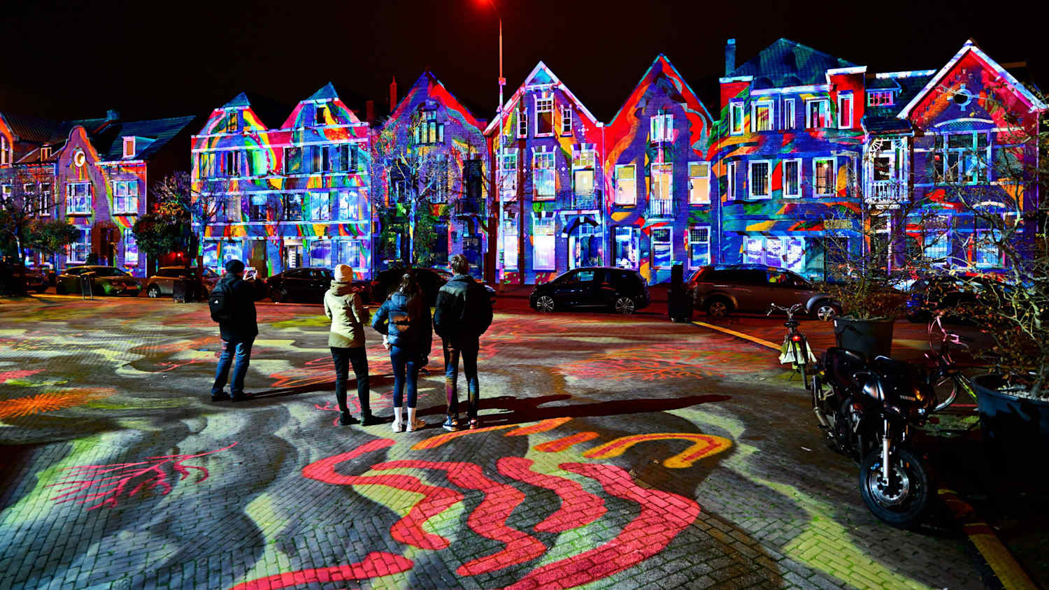 Beleuchtete Häuser während des Lichterfests GLOW in Eindhoven