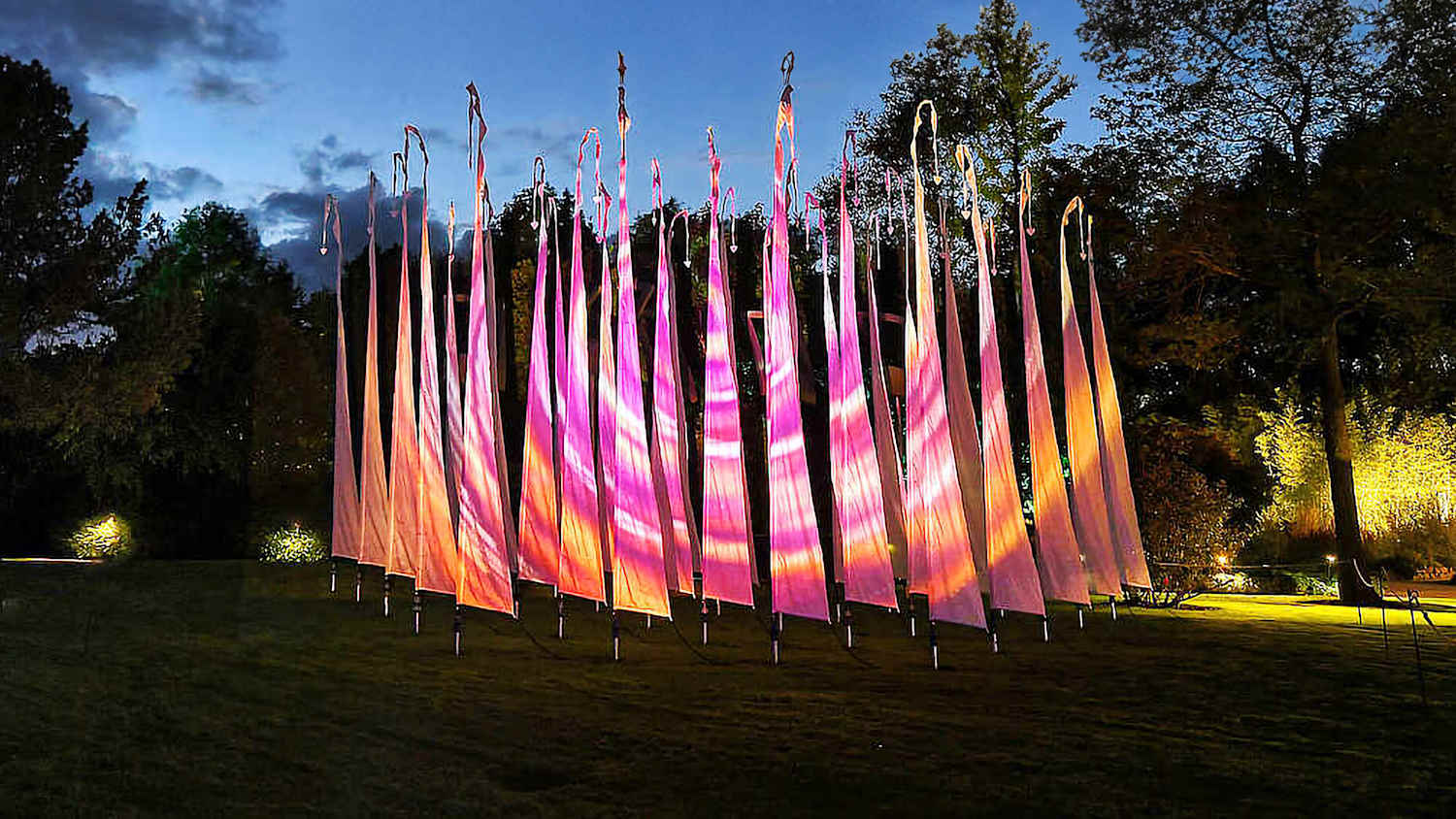 Aufnahme des Lichterinstallation aus der Veranstaltung Illumination - Lichterzauber im Park