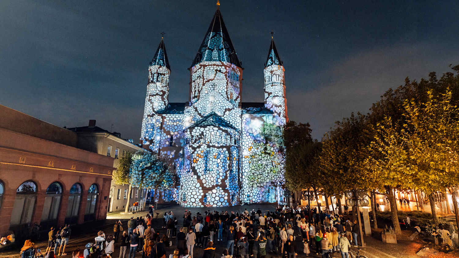 Der Mainzer Dom erstrahlt beim Lichterfest Mainz leuchtet