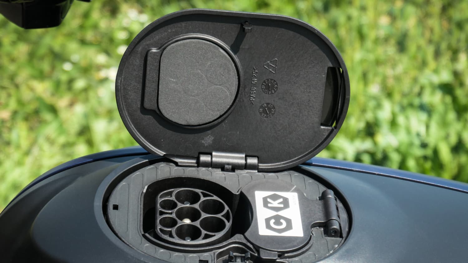 Die Ladebuchse des Motorrades Livewire One