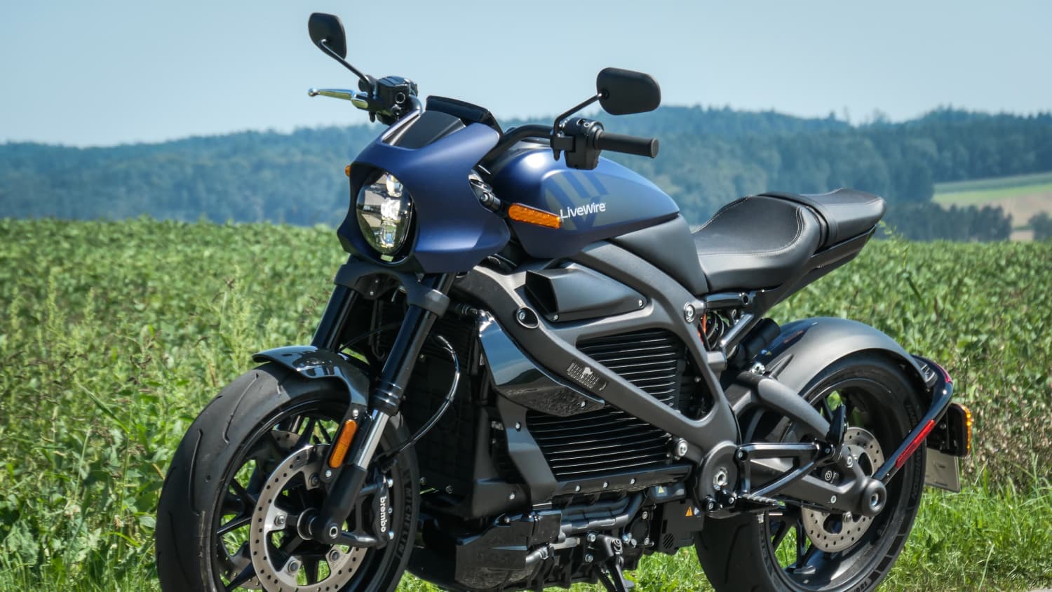 Livewire One parkend von der Seite