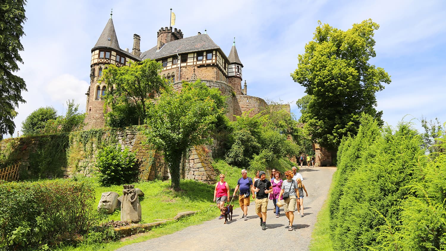 Wanderer am Schloss Berlepsch