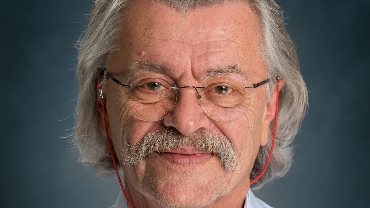 Portrait des Namenserfinder Manfred Gotta