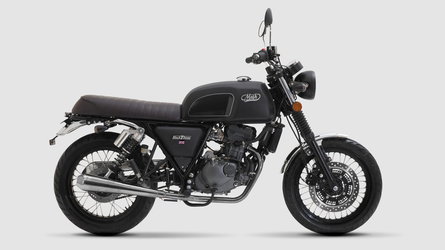 Seitenansicht einer stehenden Mash Black Seven 125