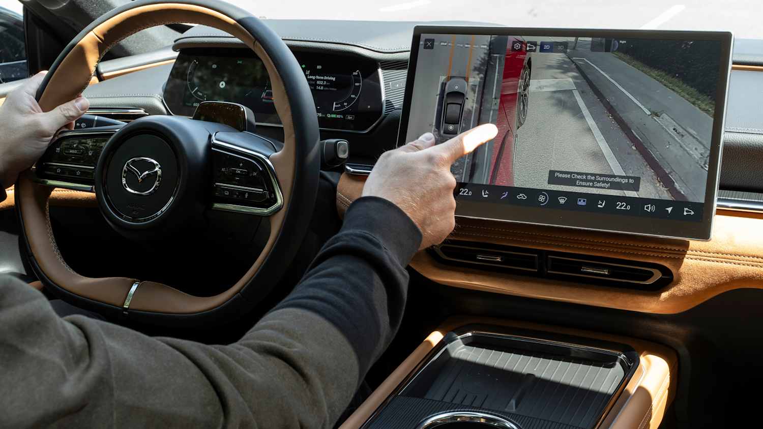 Das Cockpit und Display des Mazda 6e