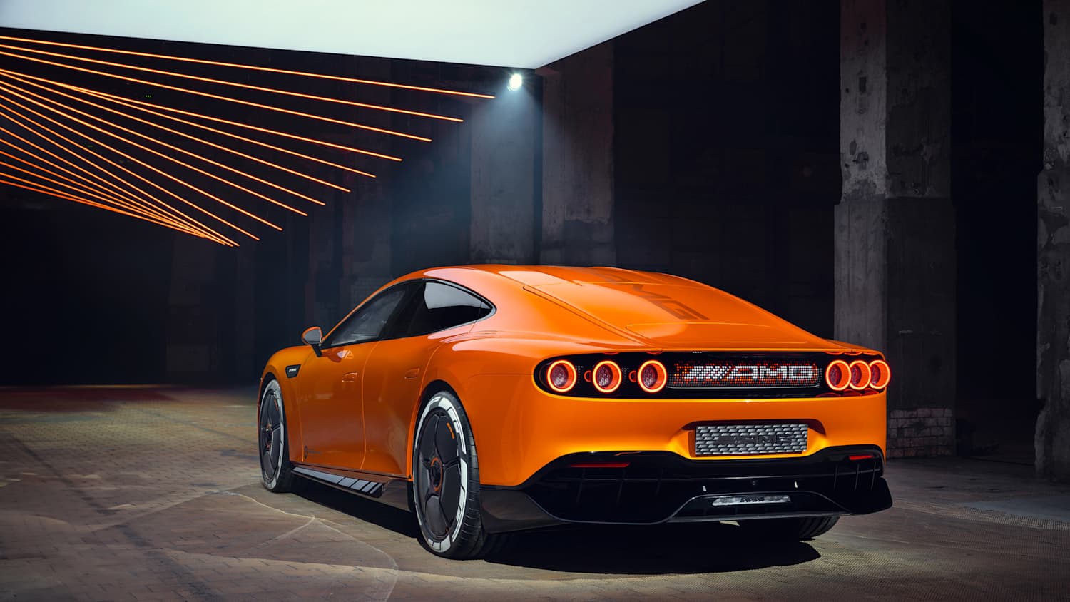 Der Mercedes AMG Concept von hinten stehend fotografiert