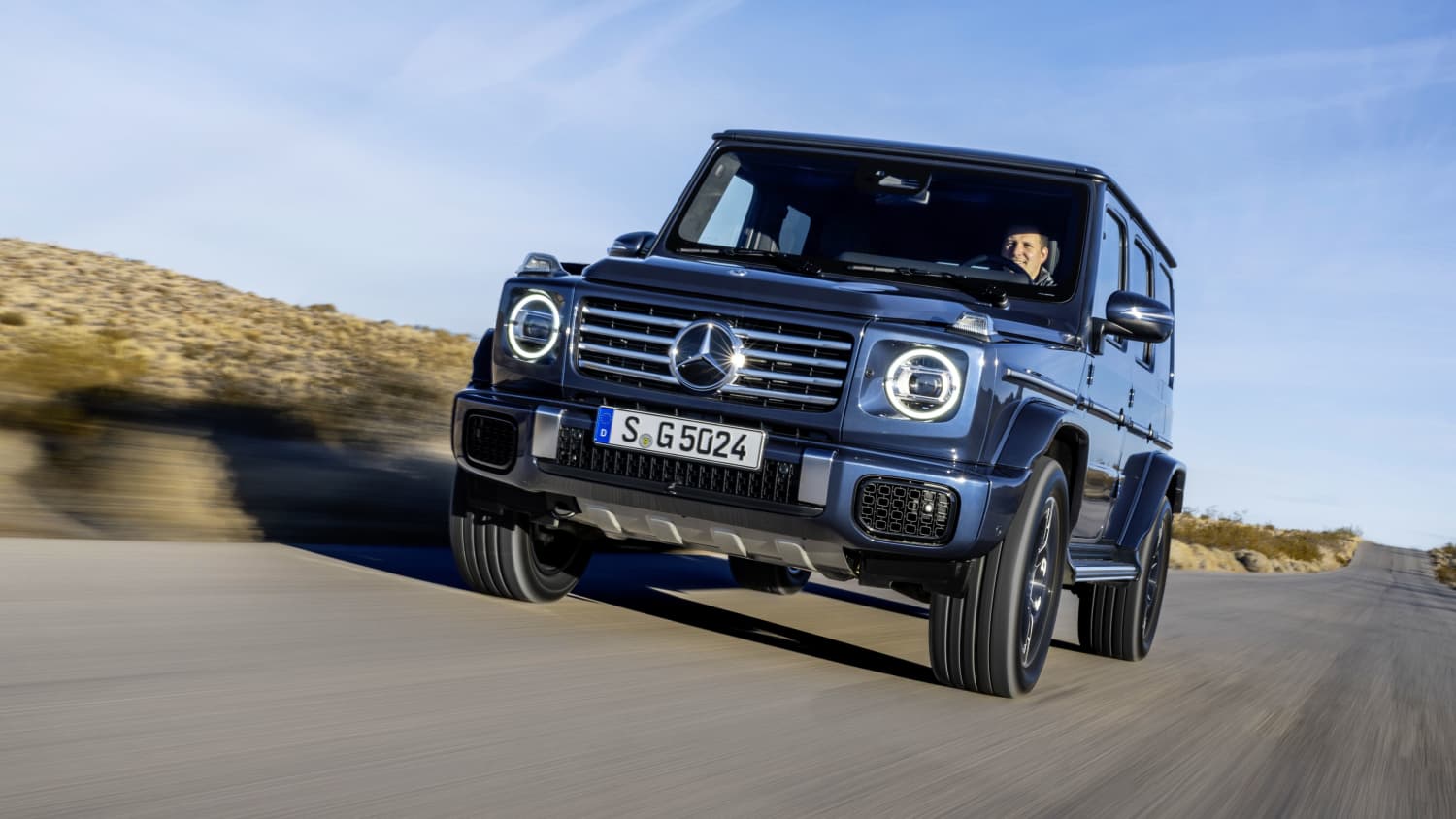Der Mercedes Benz G-Klasse 500 nach Facelift 2024 in Fahrt