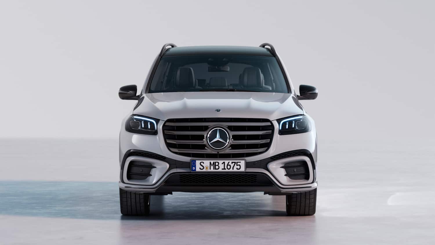 Frontansicht eines stehenden Mercedes GLS