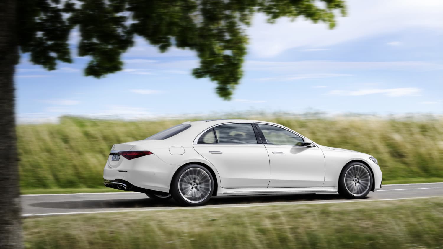 Unser ADAC Redakteur Jochen Wieler bei der ersten Testfahrt des Mercedes S-Klasse Modell 2020