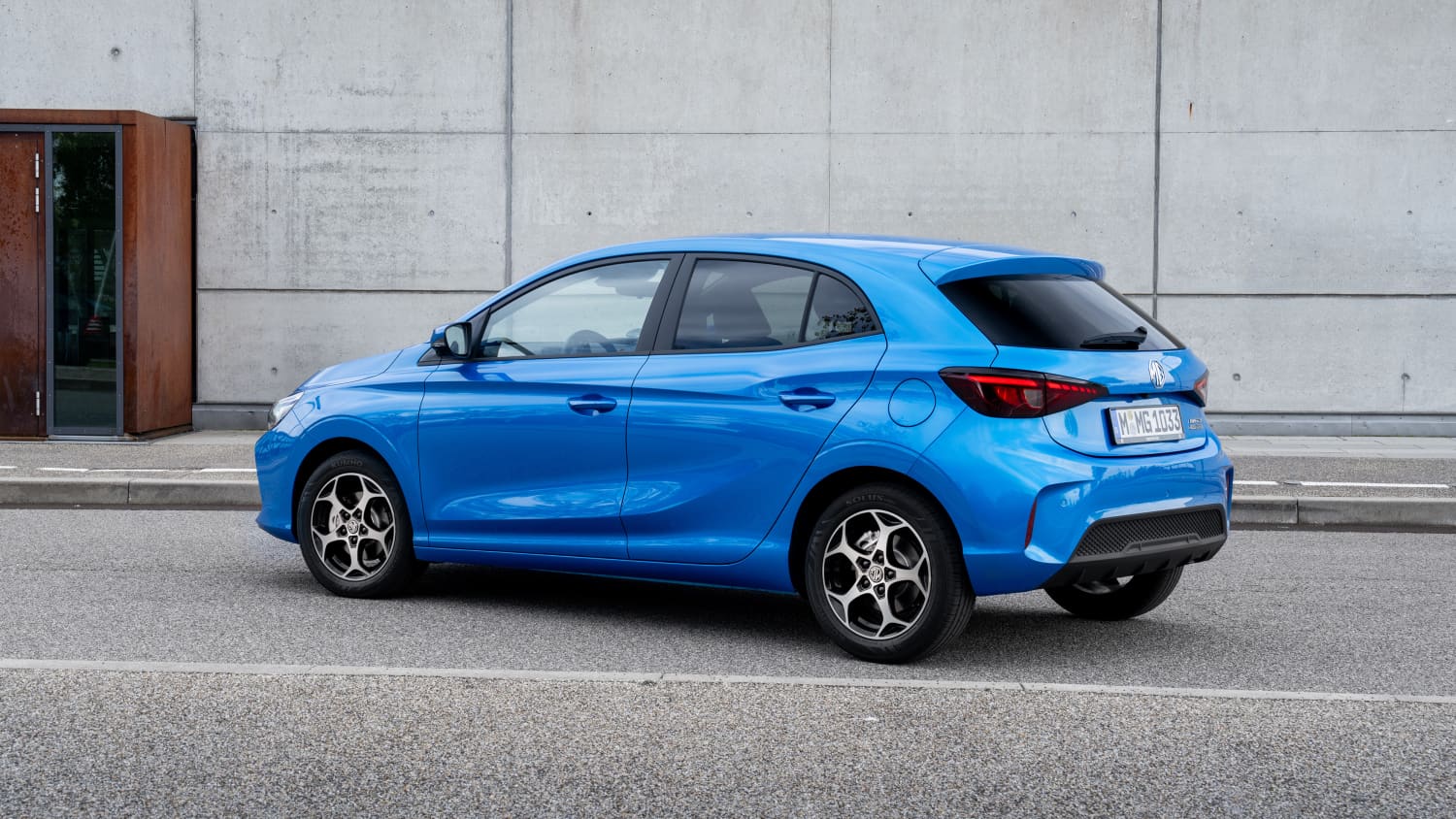 Seitenansicht eines stehenden MG3 Hybrid+