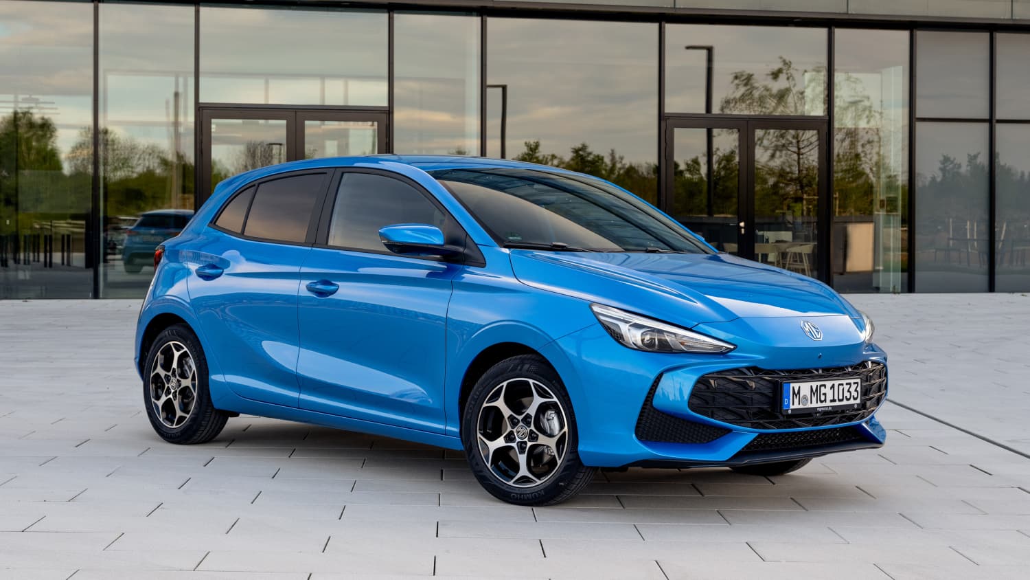 Seitenansicht eines stehenden MG3 Hybrid+