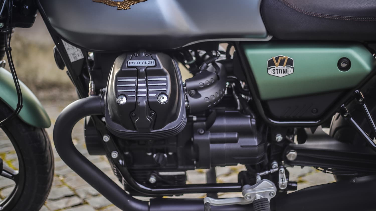 Detailaufnahme des Motors einer Moto Guzzi V7 Stone Centenario