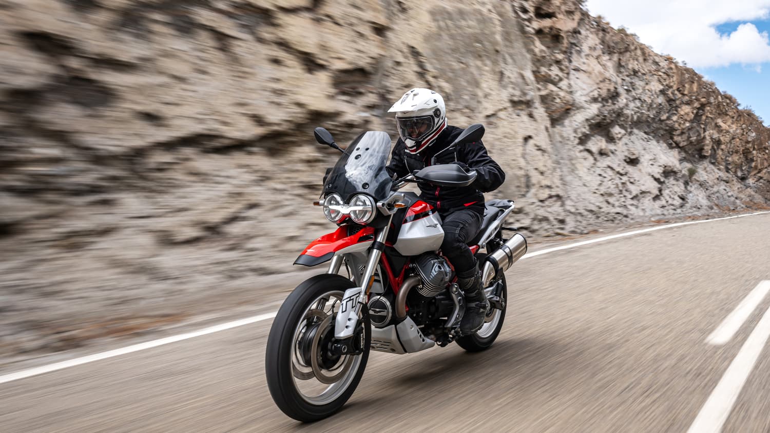 Aufnahme der fahrenden Moto Guzzi V85 TT