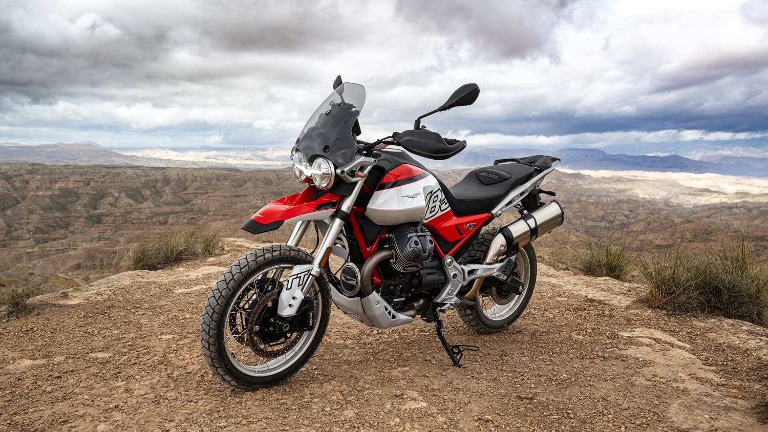 Aufnahme der stehenden Moto Guzzi V85 TT