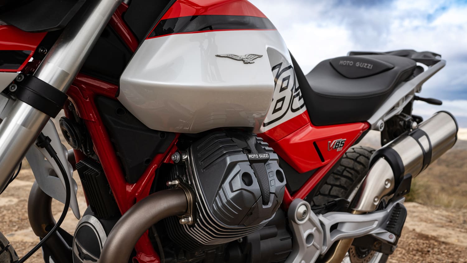 Detailaufnahme der Verkleidung der Moto Guzzi V85 TT