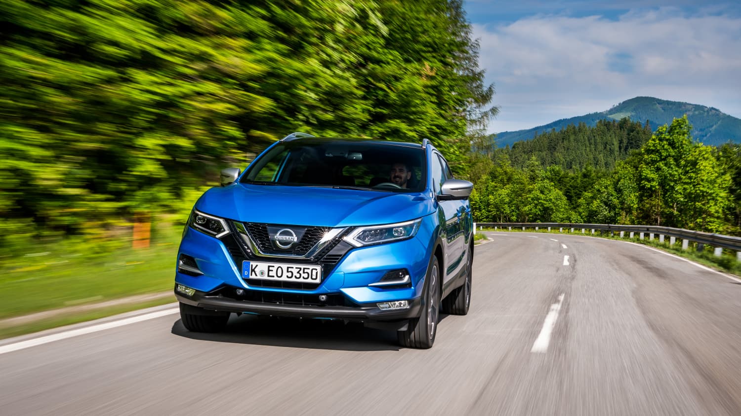 Front des Nissan Qashqai fahrend