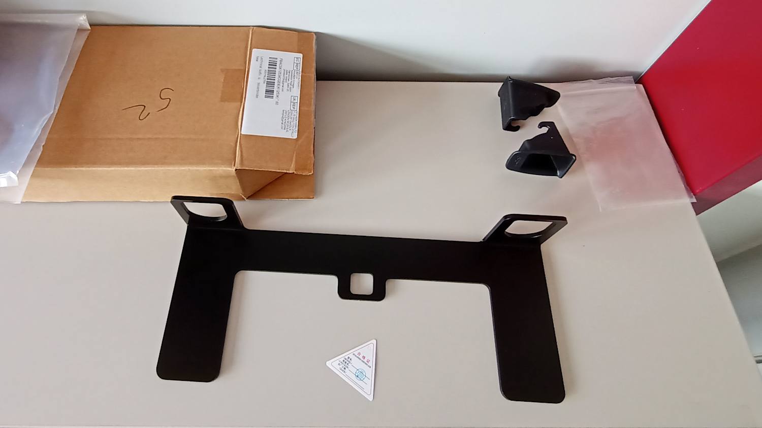 Das Kraftfahrt-Bundesamt (KBA) warnt vor der Benutzung von Universal Isofix-Adaptern zur Befestigung von Kindersitzen und Babyschalen in Kraftfahrzeugen
