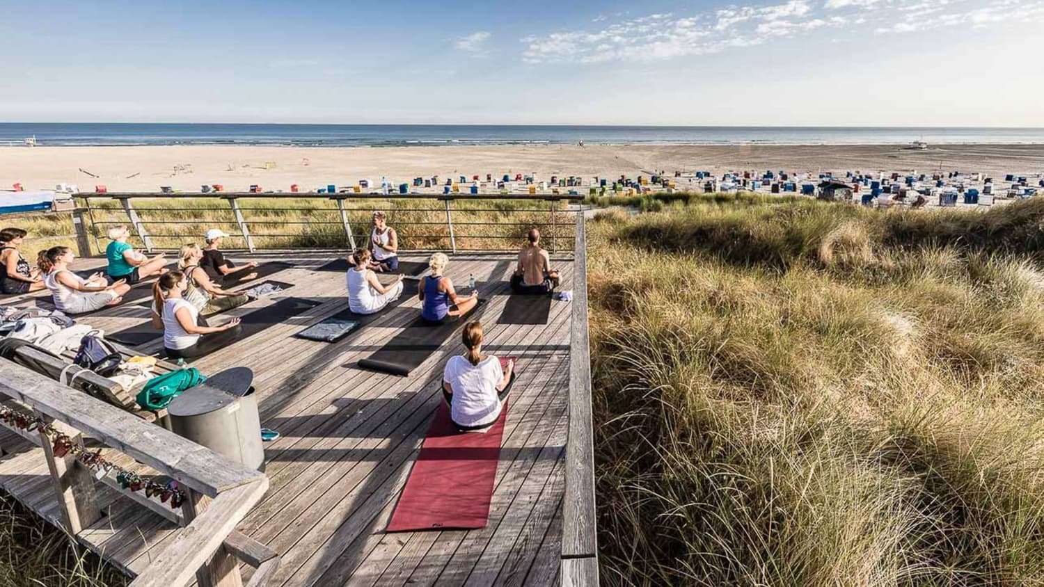 Yoga Gruppe am Strand von Juist