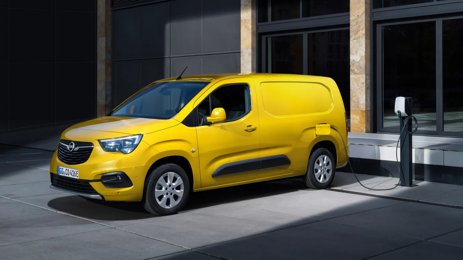 Opel Combo-e Test: Nur bedingt als Familienauto geeignet