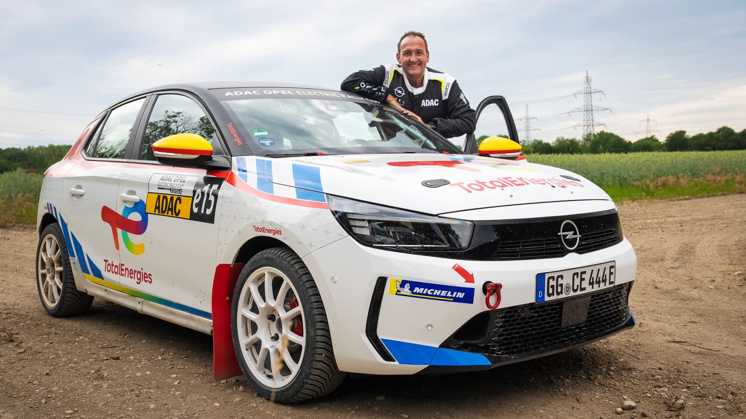 Aufnahme des Opel Corsa E Rally mit dem Fahrer
