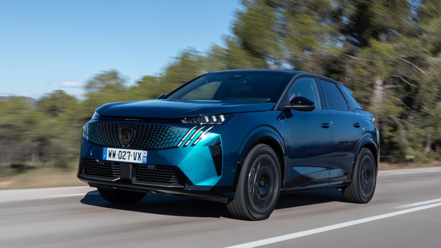 image.title Peugeot E- (): Das neue Fastback-SUV fährt als E Exploring The 2024 Peugeot 3008 Hybrid: A Casual Ride
