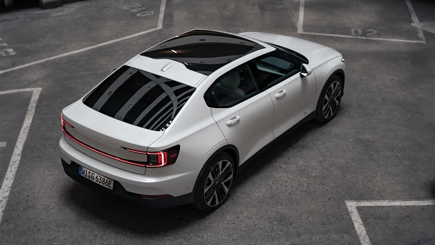 Aufnahme von oben des Polestar 2