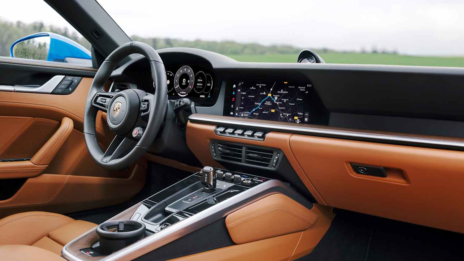 Das Cockpit mit Lenkrad des neue Porsche 911 Carrera